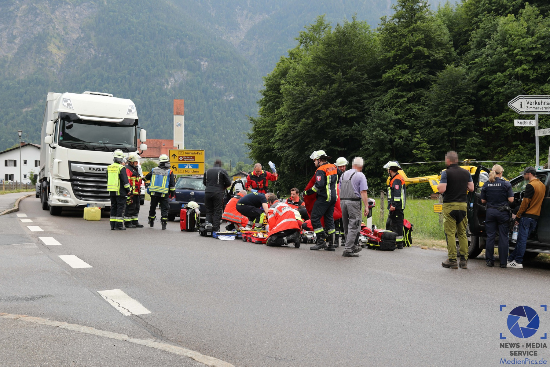 Oberau, Unfall mit Motorrad, 1 Mann verletzt, 25 Einsatzkräfte der Feuerwehr Oberau vor Ort, 16.06.2023, Foto: Dominik Bartl