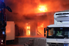 Oberau, Großeinsatz, Flammenhölle vernichtet Großhändler, Halle in Vollbrand, 27.03.2023, Foto: Dominik Bartl