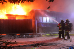 Oberau, Großeinsatz, Flammenhölle vernichtet Großhändler, Halle in Vollbrand, 27.03.2023, Foto: Dominik Bartl