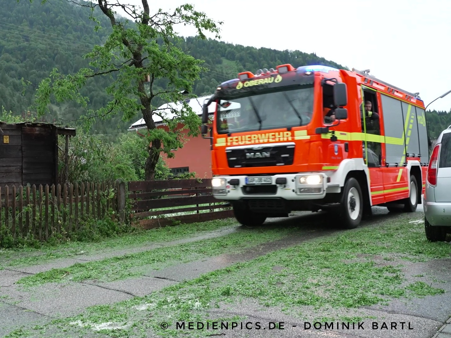 Oberau, schweres Hagelunwetter in Oberau, schwere Schäden an Haus und Autos, Feuerwehr rückte aus, 30.06.2022 Foto: Dominik Bartl